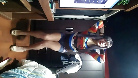 Latina slut with perfect body fucks herself in a solo