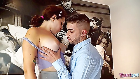 Amateur brunette gets fucked on her ass and ass to asshole