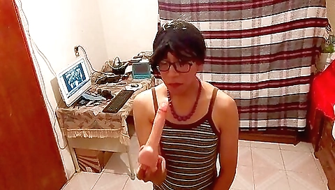 Big booty latina slut plays with her dildo in amateur video