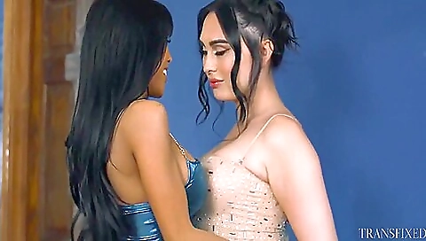 Asian milf 18+ with a thick booty gets a deep throat and facial