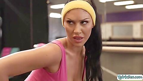 Quinnie and the guy are having threesome in the yoga machine